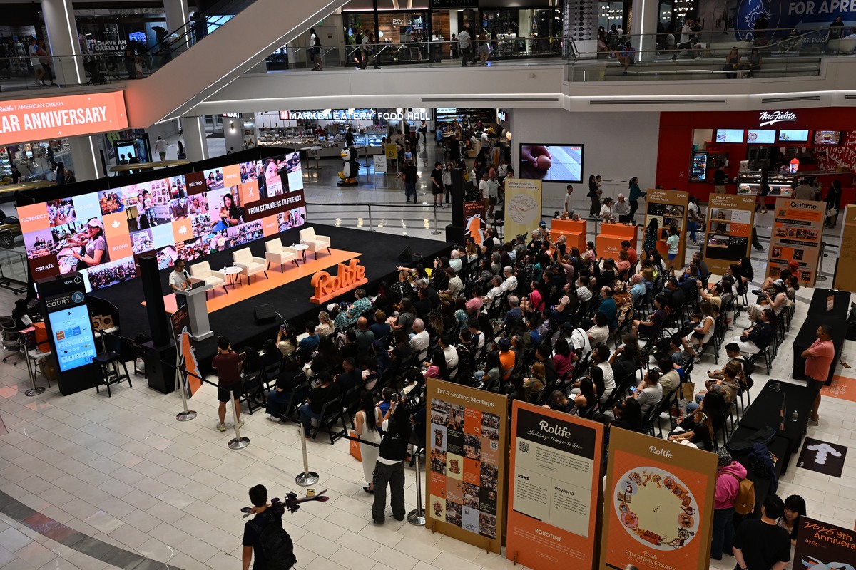 Crowd gathered around the Rolife ninth anniversary stage at American Dream