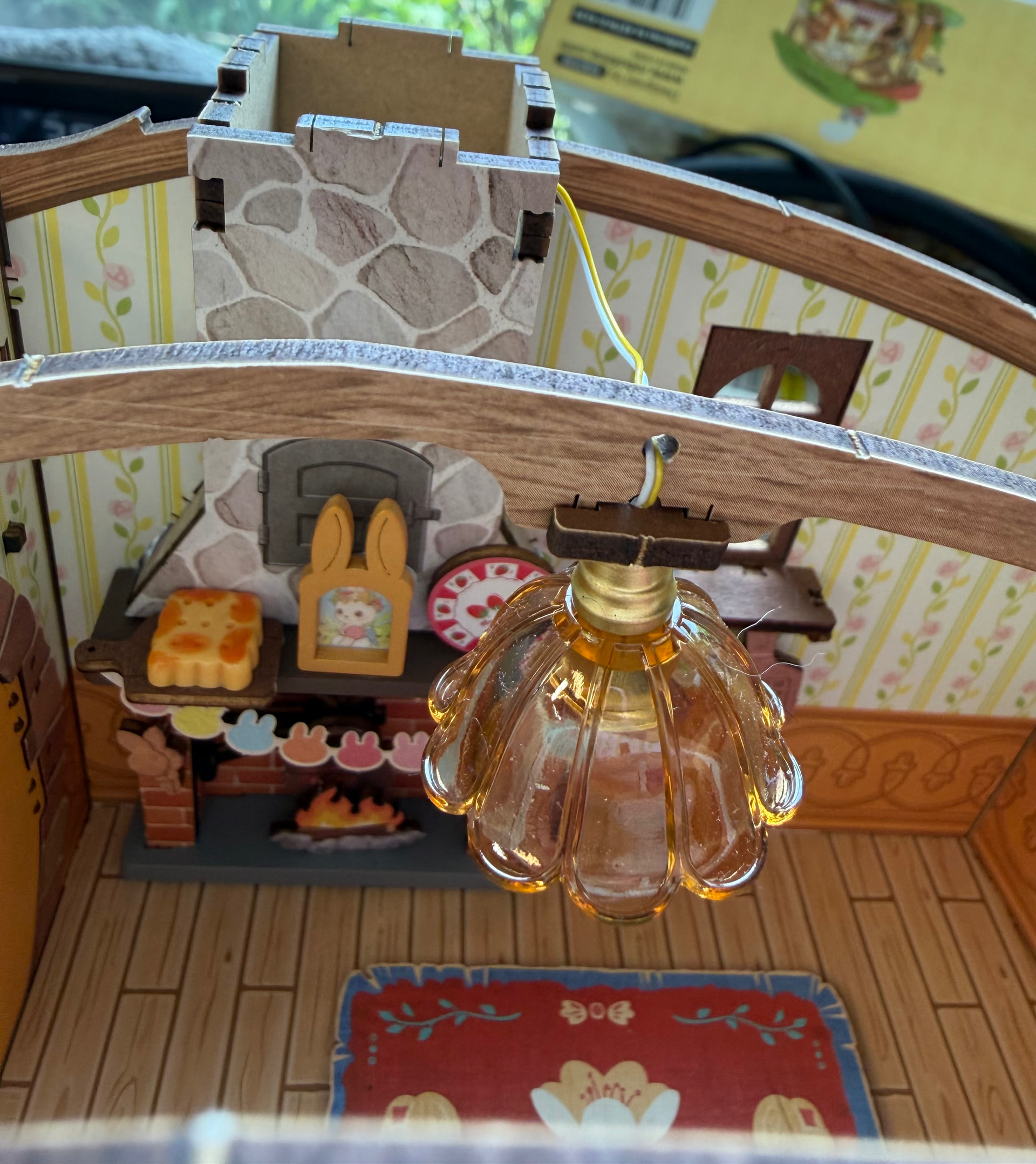 Rolife Community maker Kim Kieffer's Fluffy Grove interior construction and lamp detail