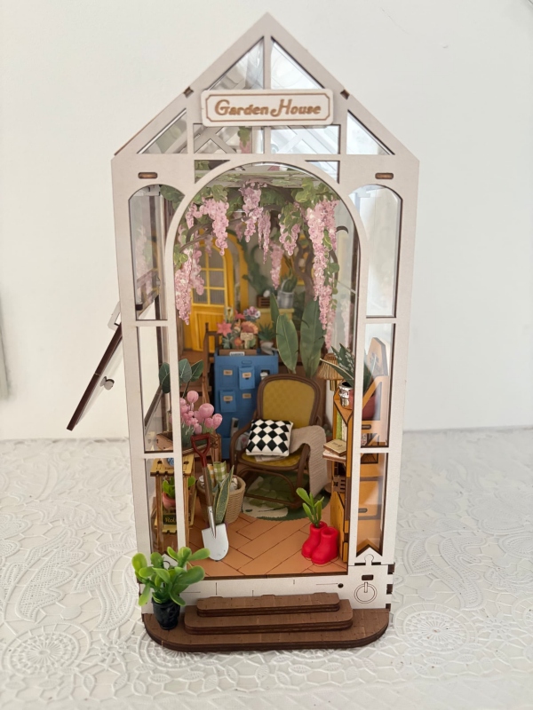 rolife holiday garden house book nook kit front view