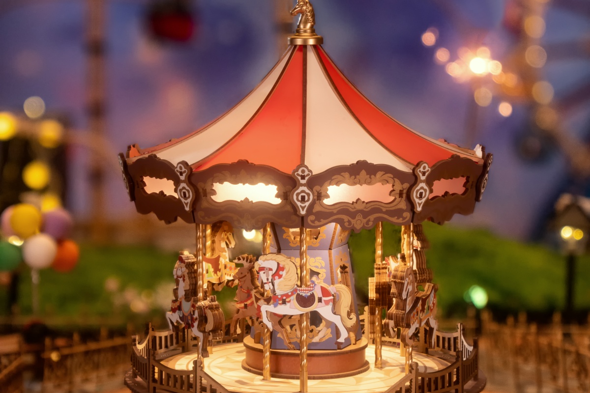 rolife&rsquo;s classic carousel 3d wooden model kits