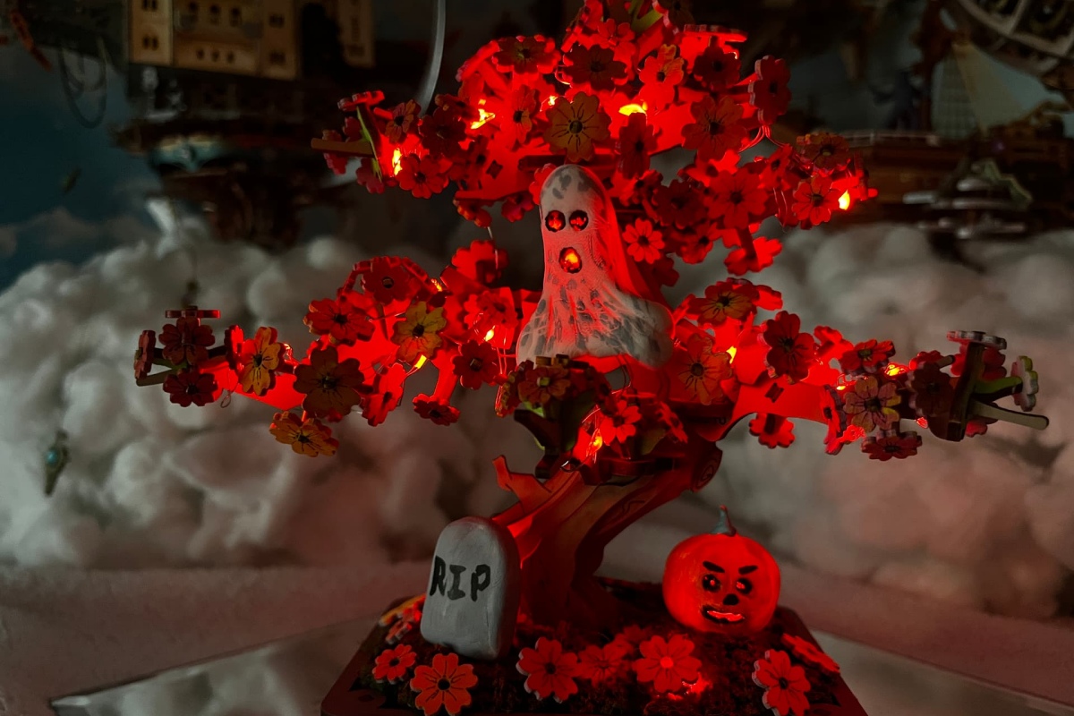 rolife user transform sakura bonsai wooden puzzle into halloween themed sakura bonsai with light