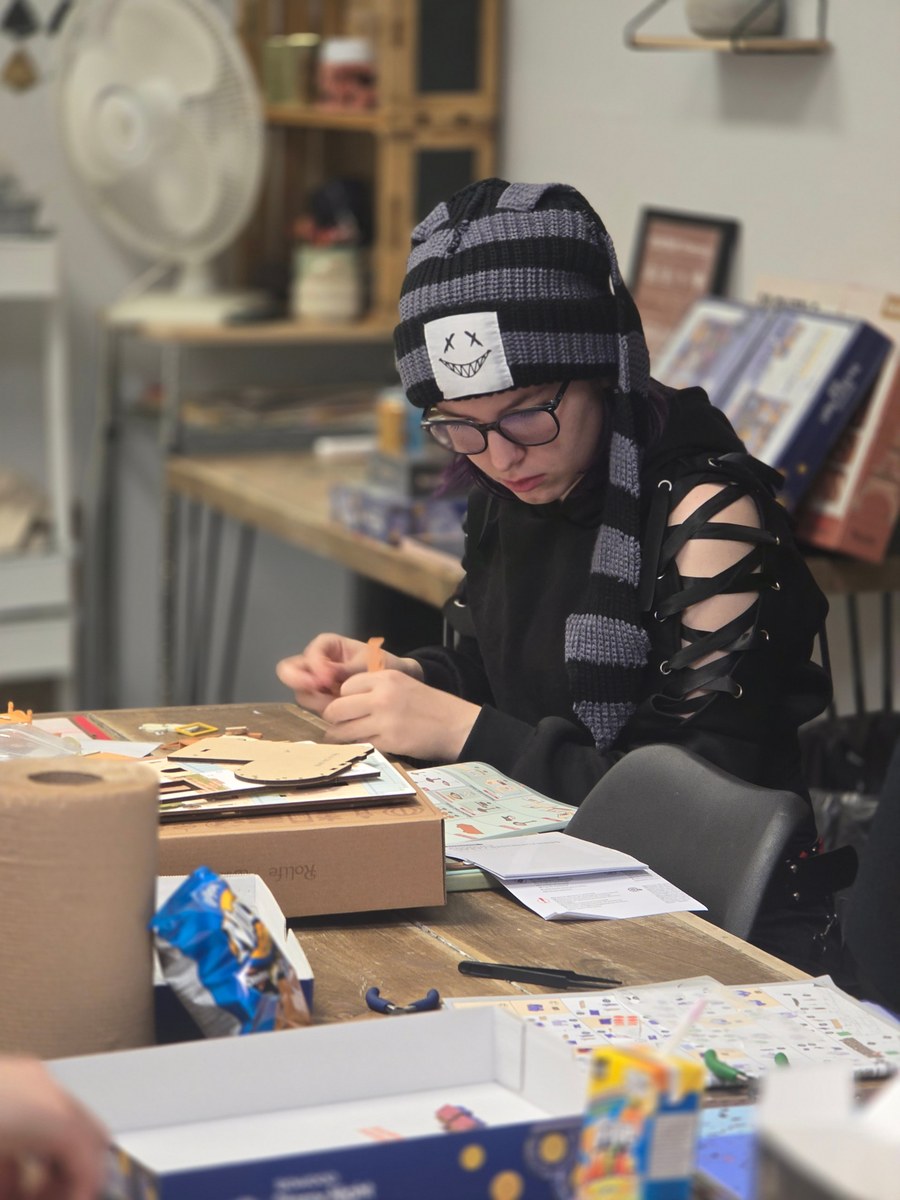 Rolife Community maker assembling a miniature kit at the Thunder Bay meetup
