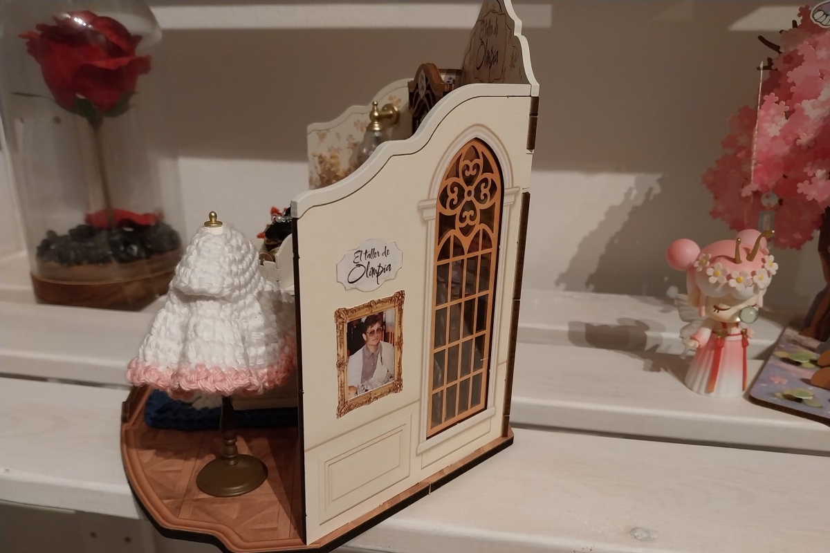 wendy added her grandma's photo on the diy  craft kit