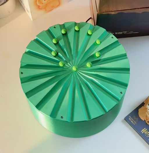 G-OUSSVE | Pinball Elevator Desk Toy with 20pcs White Beads – Rotating Marble Kinetic Sculpture, Relaxing Office Desktop Decor