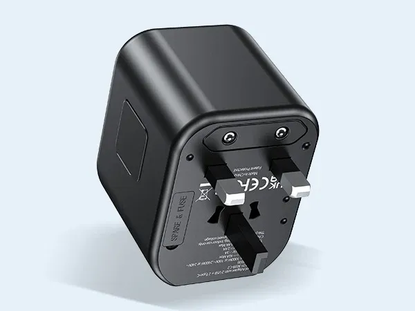 G-OUSSVE | Universal   Travel   Adapter   with   USB-C   &   USB   Ports