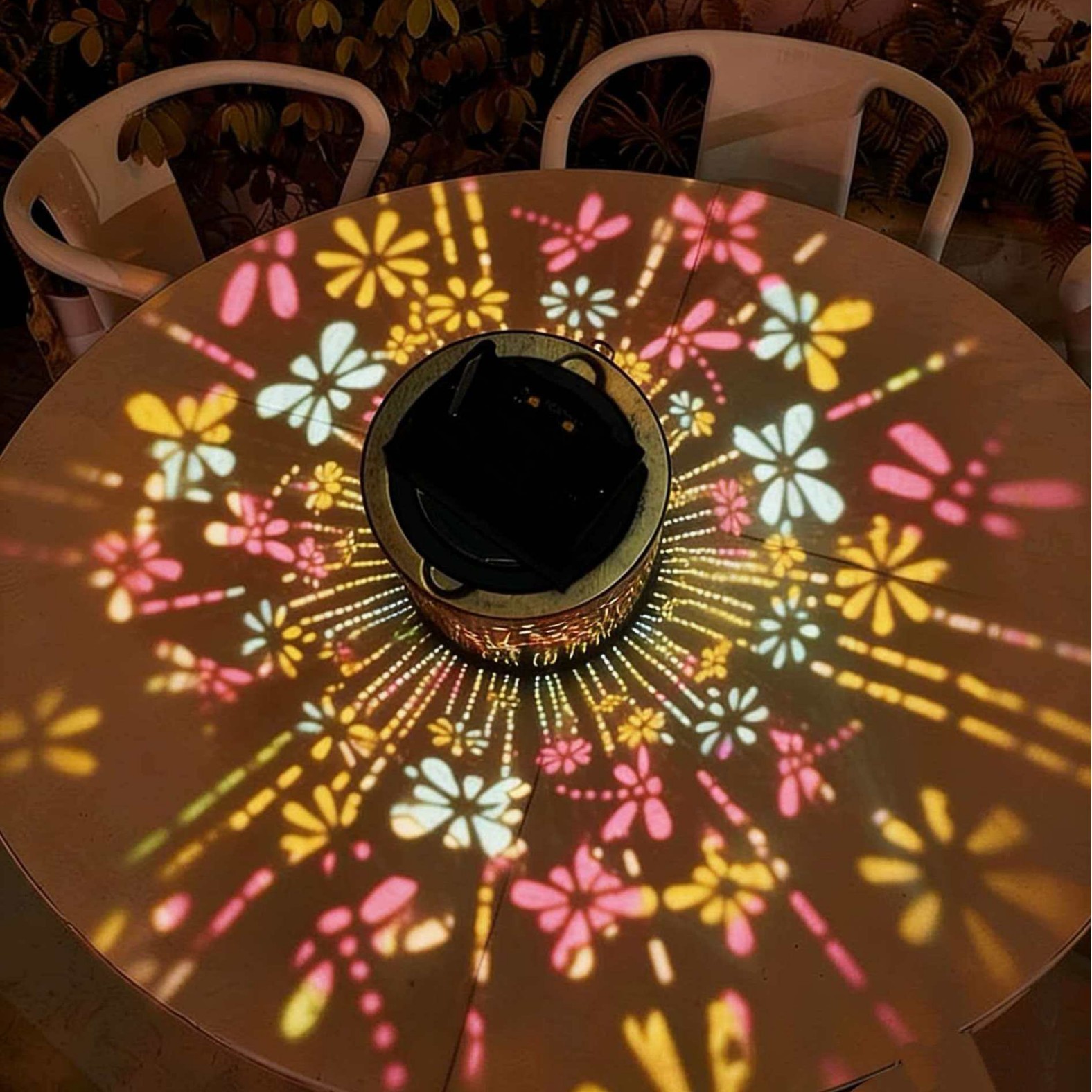 Solar-Powered Garden Light Bucket – Colorful Flower Projection for Outdoor Ambiance