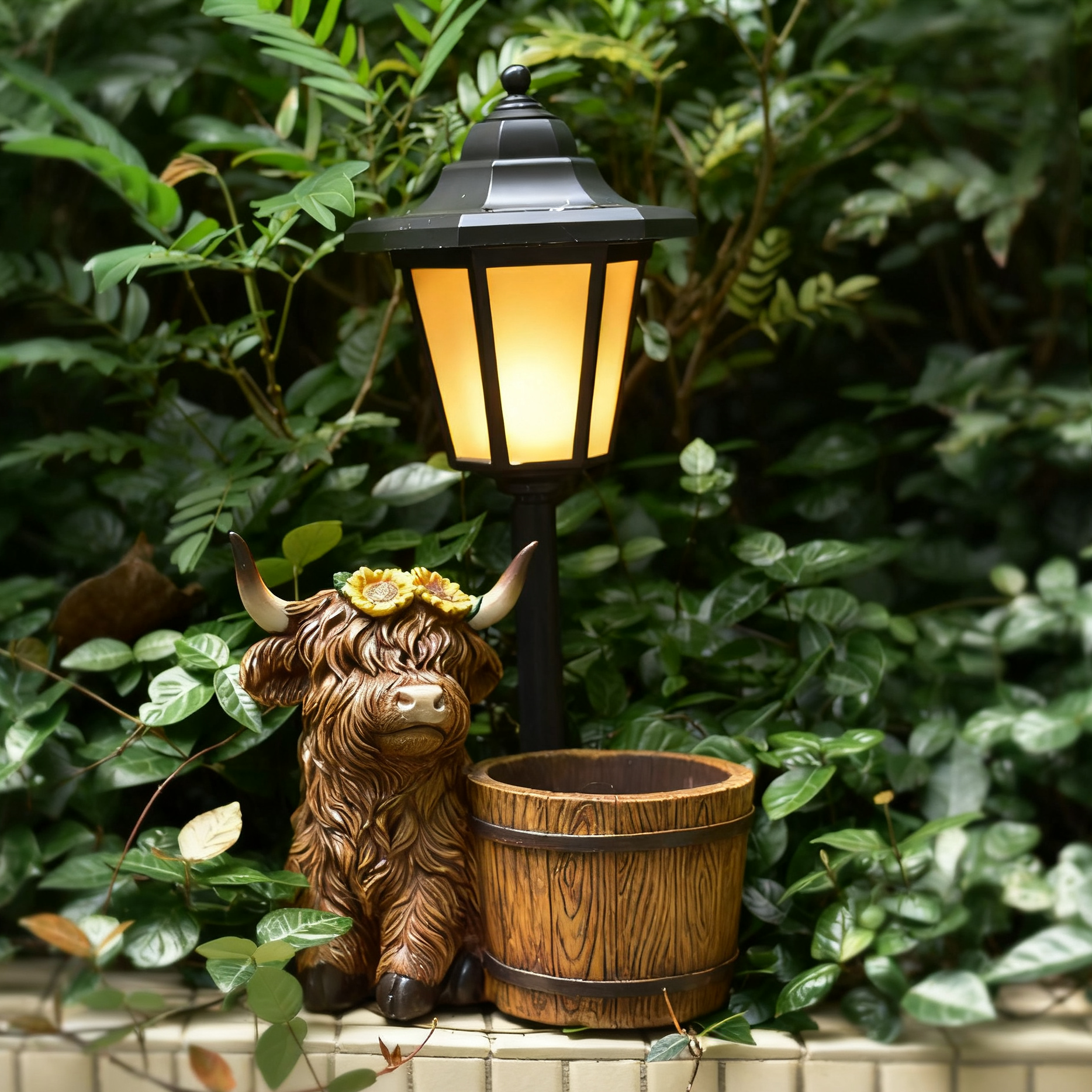 Solar Highland Cow Outdoor Statue with Lantern💡🐮