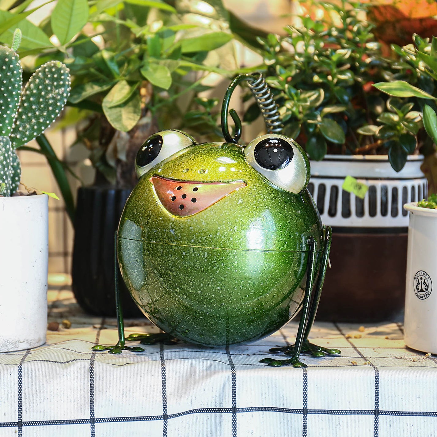 Frog Metal Watering Can for Outdoor