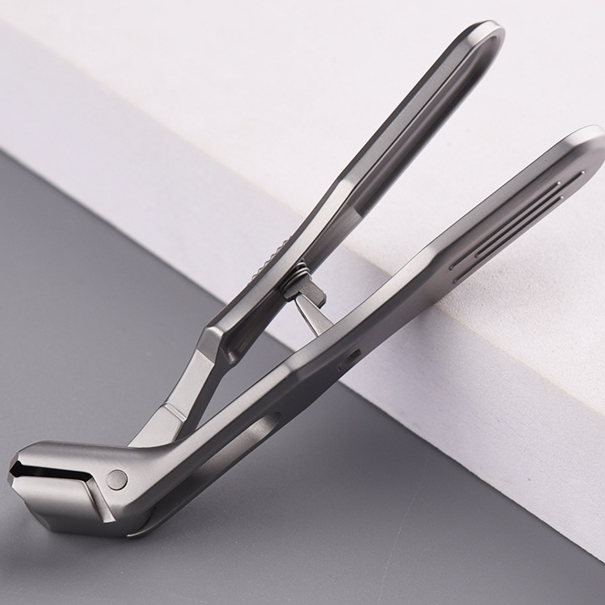 Sharp Curved Blades Bent Nail Clipper For Thick Nails