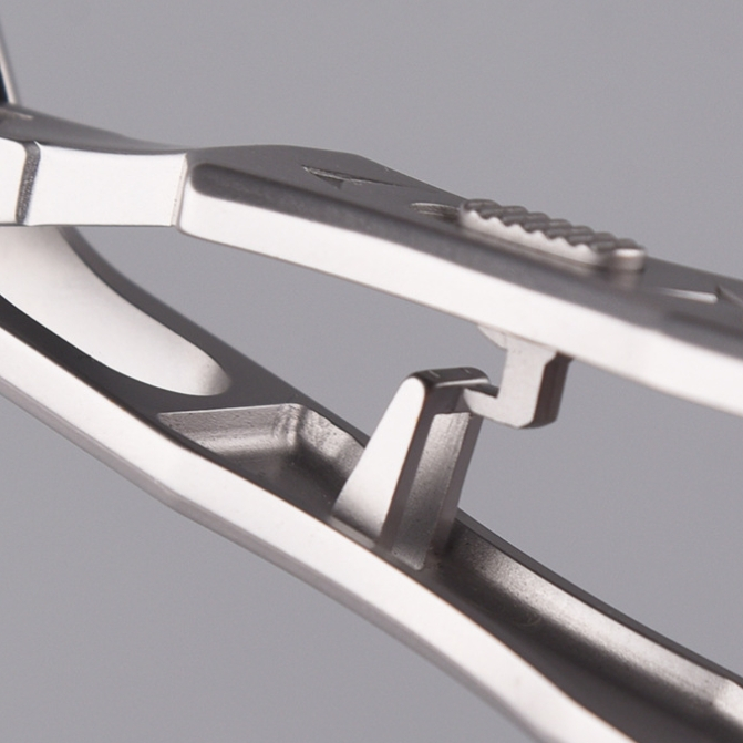 Sharp Curved Blades Bent Nail Clipper For Thick Nails