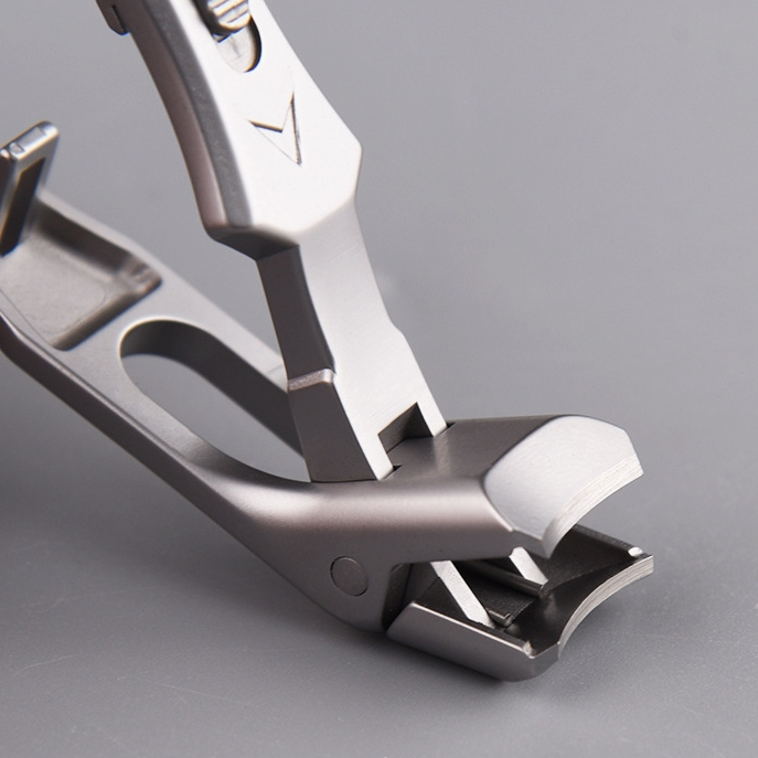 Sharp Curved Blades Bent Nail Clipper For Thick Nails