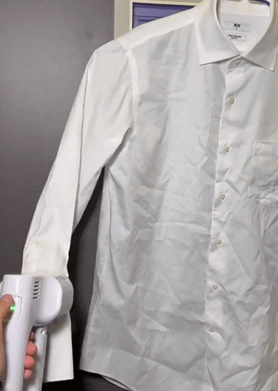 Lightweight handheld vacuum steam-One Handed Wrinkle Removal Without an Ironing Board