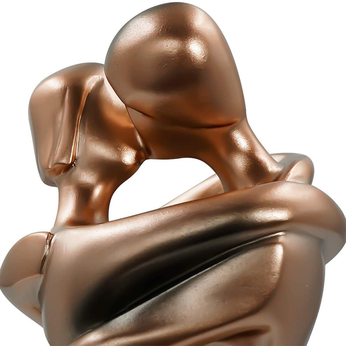 Romantic Lovers Embrace Statue