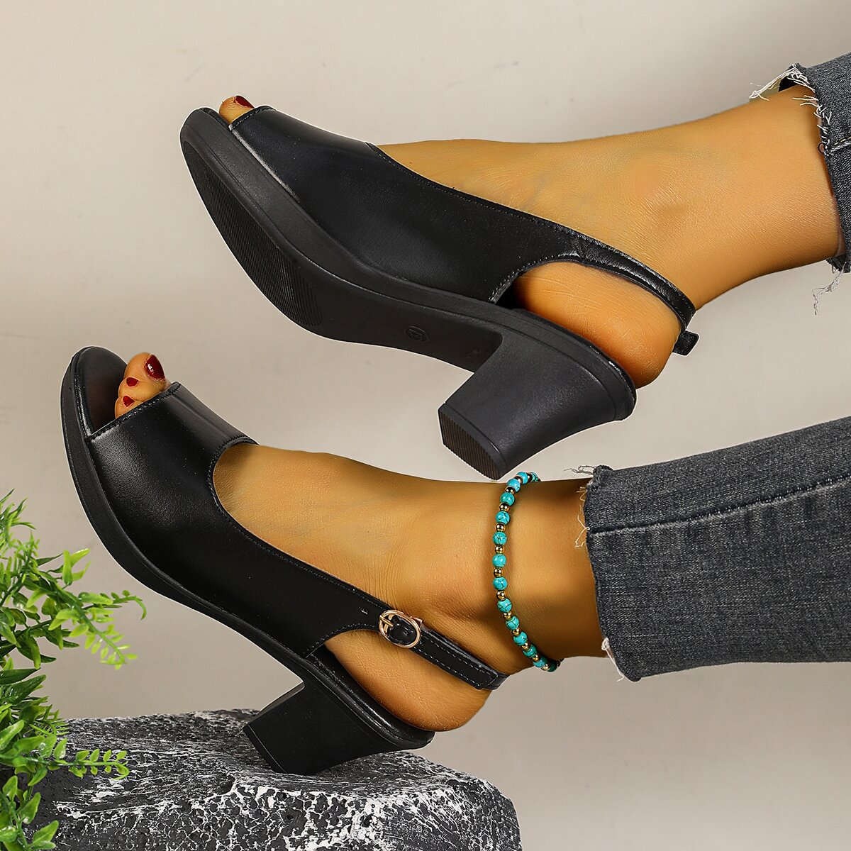 Fashionable Chunky Heel Peep-Toe Sandals