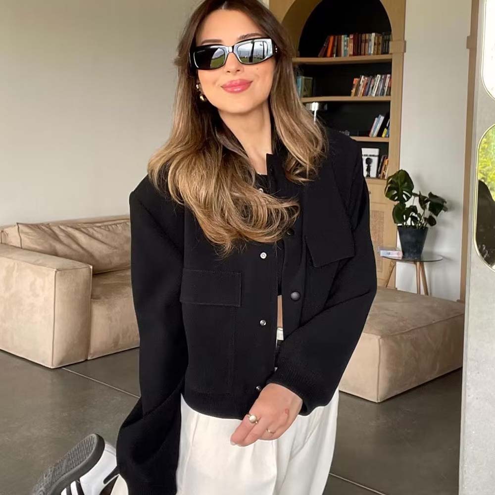 Lodowylabedz Nowa damska krótka kurtka ze stójką i kieszenią na guziki