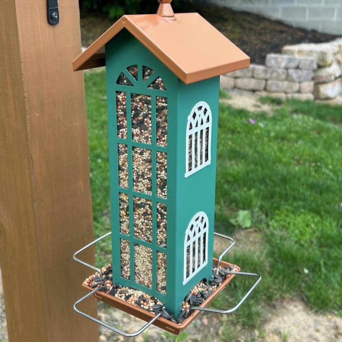 🏡 House-Shaped Bird Feeder – Charming Garden Bird Watching Haven 🐦✨