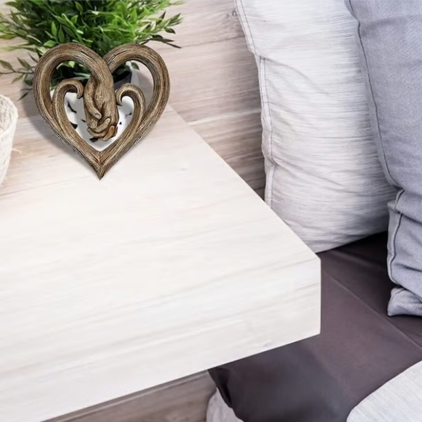 🔥Heart Holding Hands Wall Decor - Forever Love