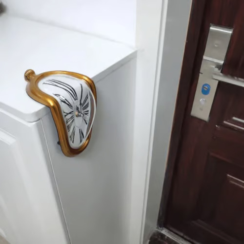 🎉 Persistence of Memory - Abstract Melting Clock