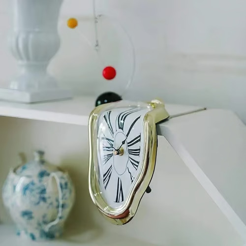 🎉 Persistence of Memory - Abstract Melting Clock