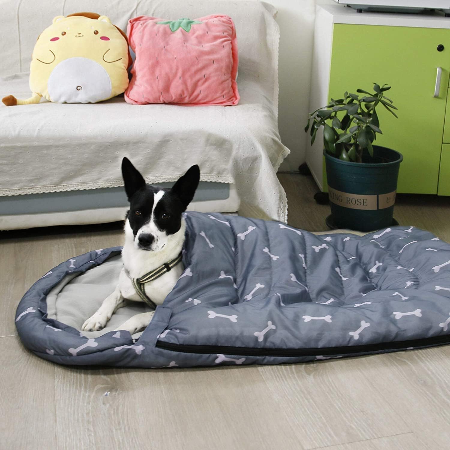 Dog Sleeping Bag Waterproof Warm Packable Dog Bed Mat