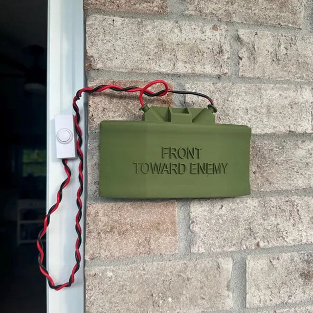 🔥Claymore Gift - Perfect for Pranks and Security!