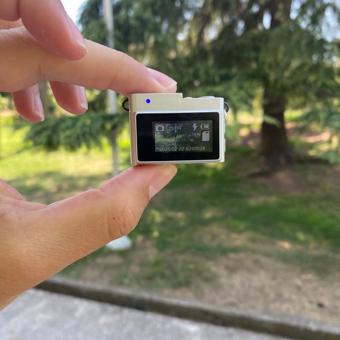 🔥Mini Keychain Cam – 📸Retro Photos & Hidden Security!
