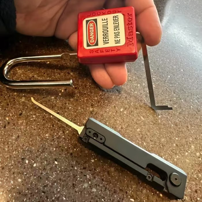 Compact and Portable Lock Picking Tool