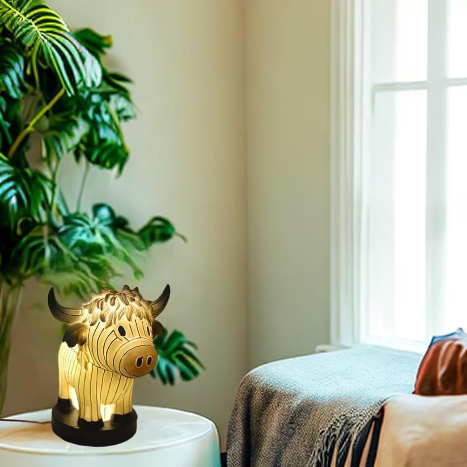 Cute Highland Cow Table Lamp