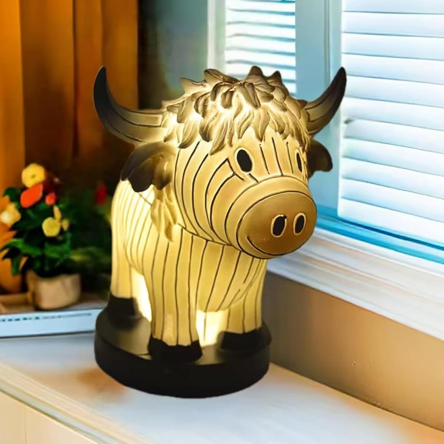 Cute Highland Cow Table Lamp