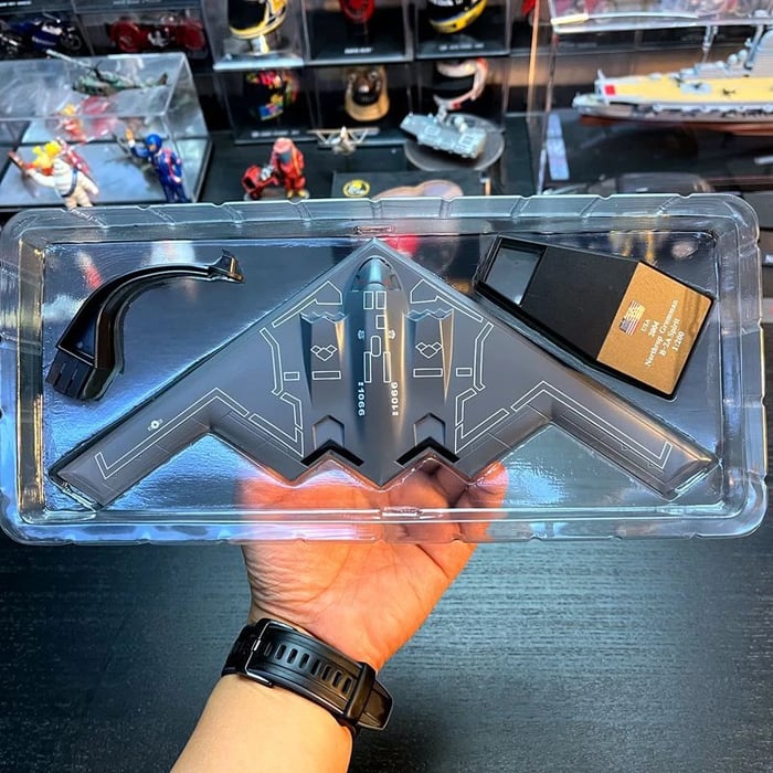 ✈1:200 B-2 Spirit Bomber Model