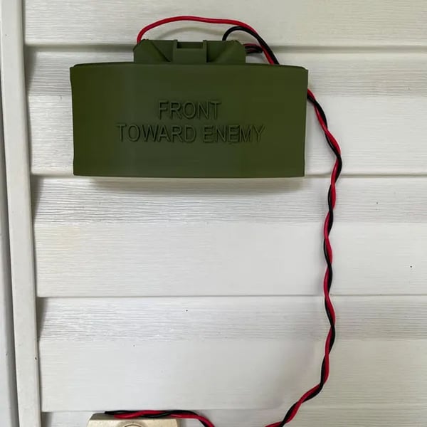 🔥Claymore Gift - Perfect for Pranks and Security!