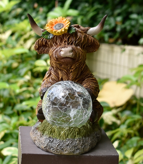 Highland Cow Solar Garden Light – Whimsical Charm Meets Eco-Friendly Glow