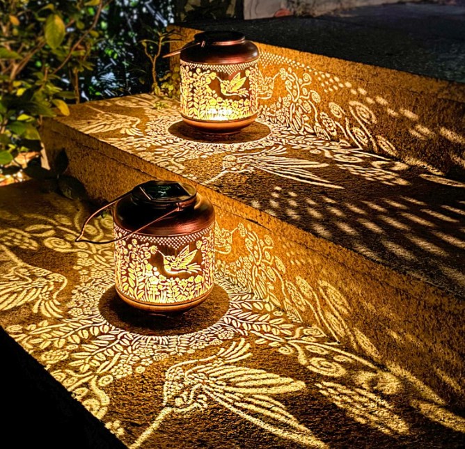 Outdoor Waterproof Hummingbird Solar Lanterns 