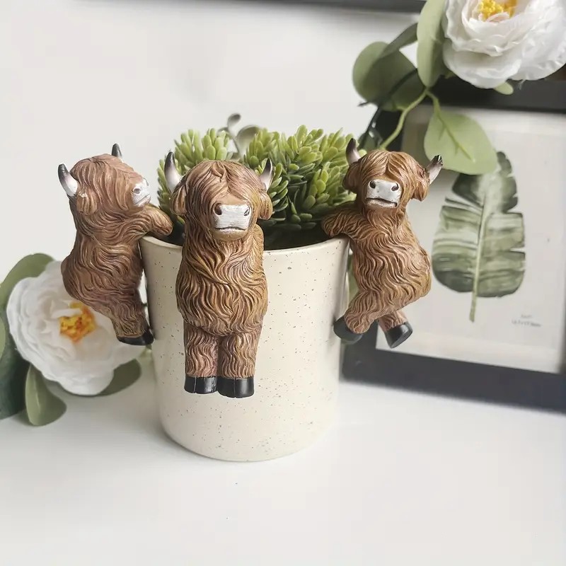 Hanging Highland Cattle Planter Statue