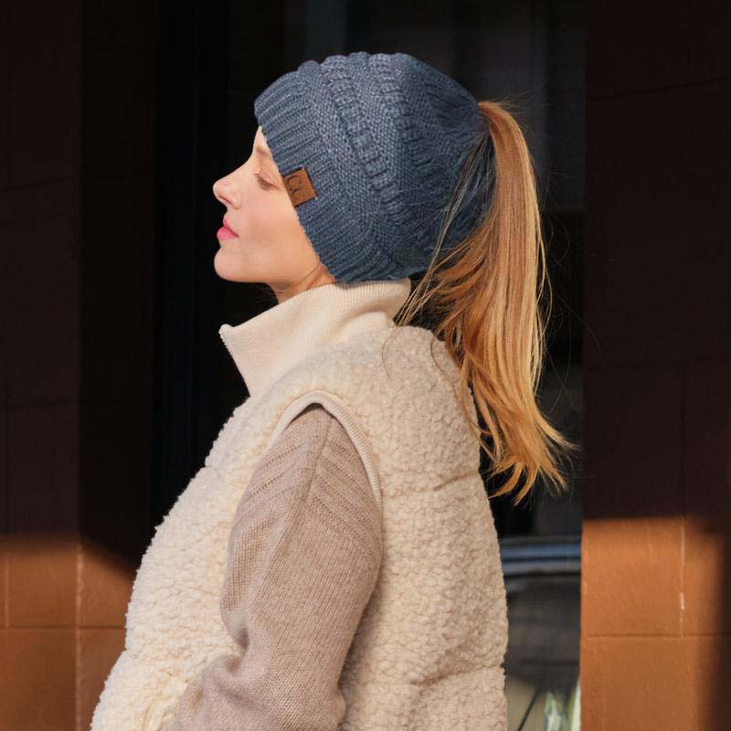 🎅Women's Ponytail Beanie – Chic & Cozy Cable Knit Hat for Fall and Winter, with Adjustable High Ponytail Opening