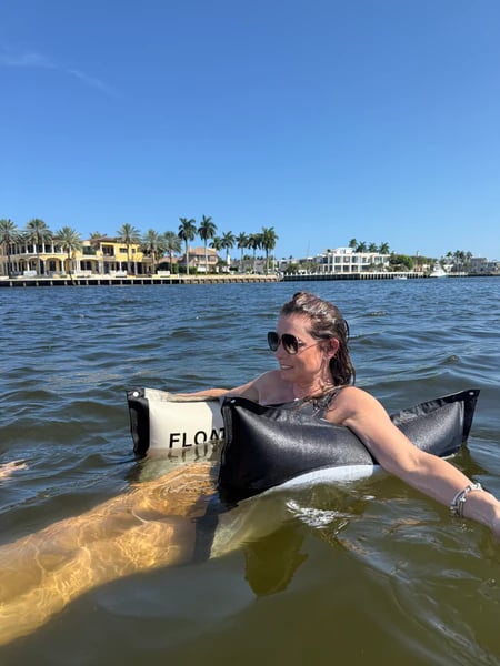 🔥 4-in-1 Pool Hammock & Beach Tote