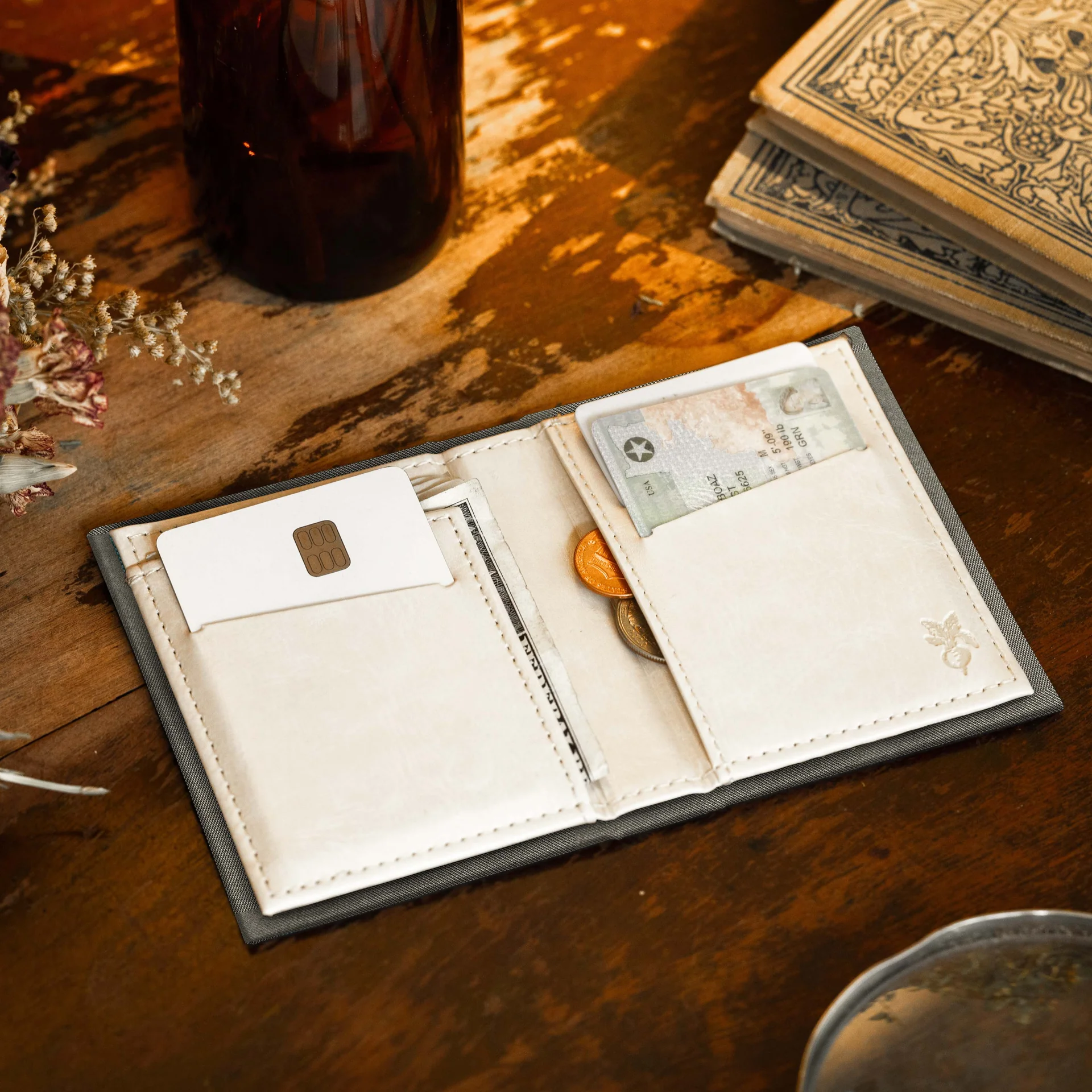 THE WORLDS FIRST BOOK WALLET