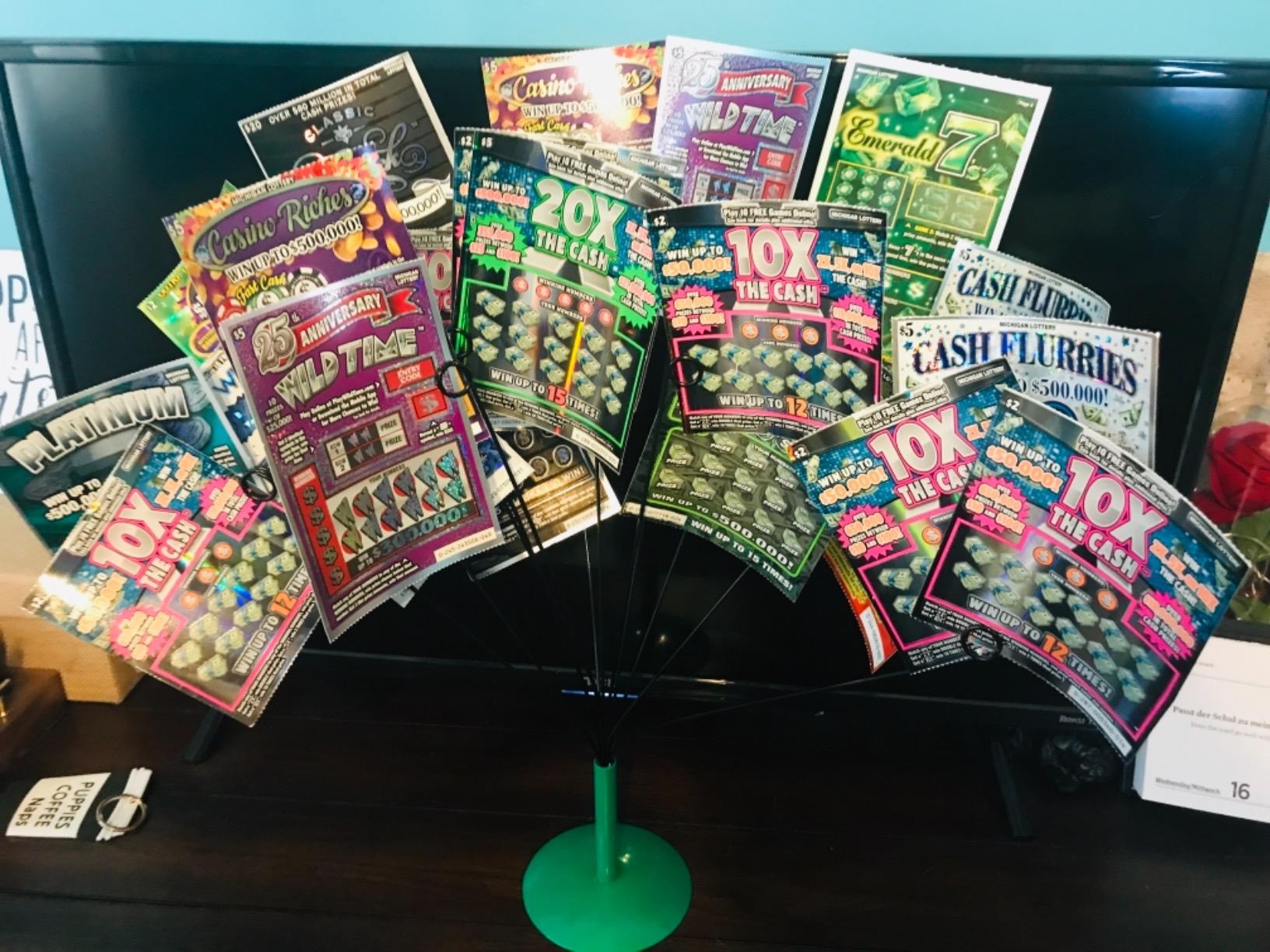 Flexible Branches for Displaying Money and Gift Cards