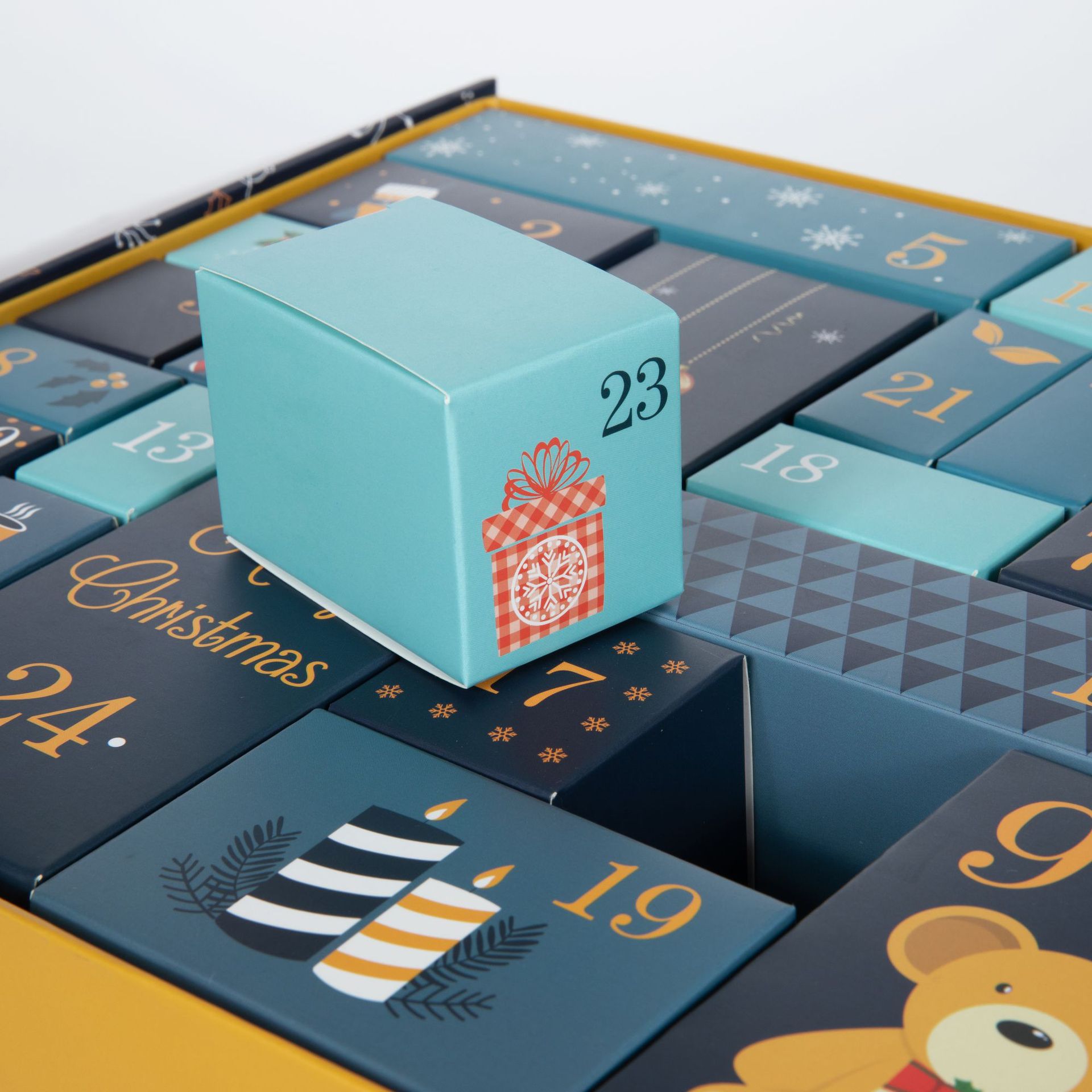 DIY Christmas Countdown Box - Surprise Your Family And Friends with Your Ideas