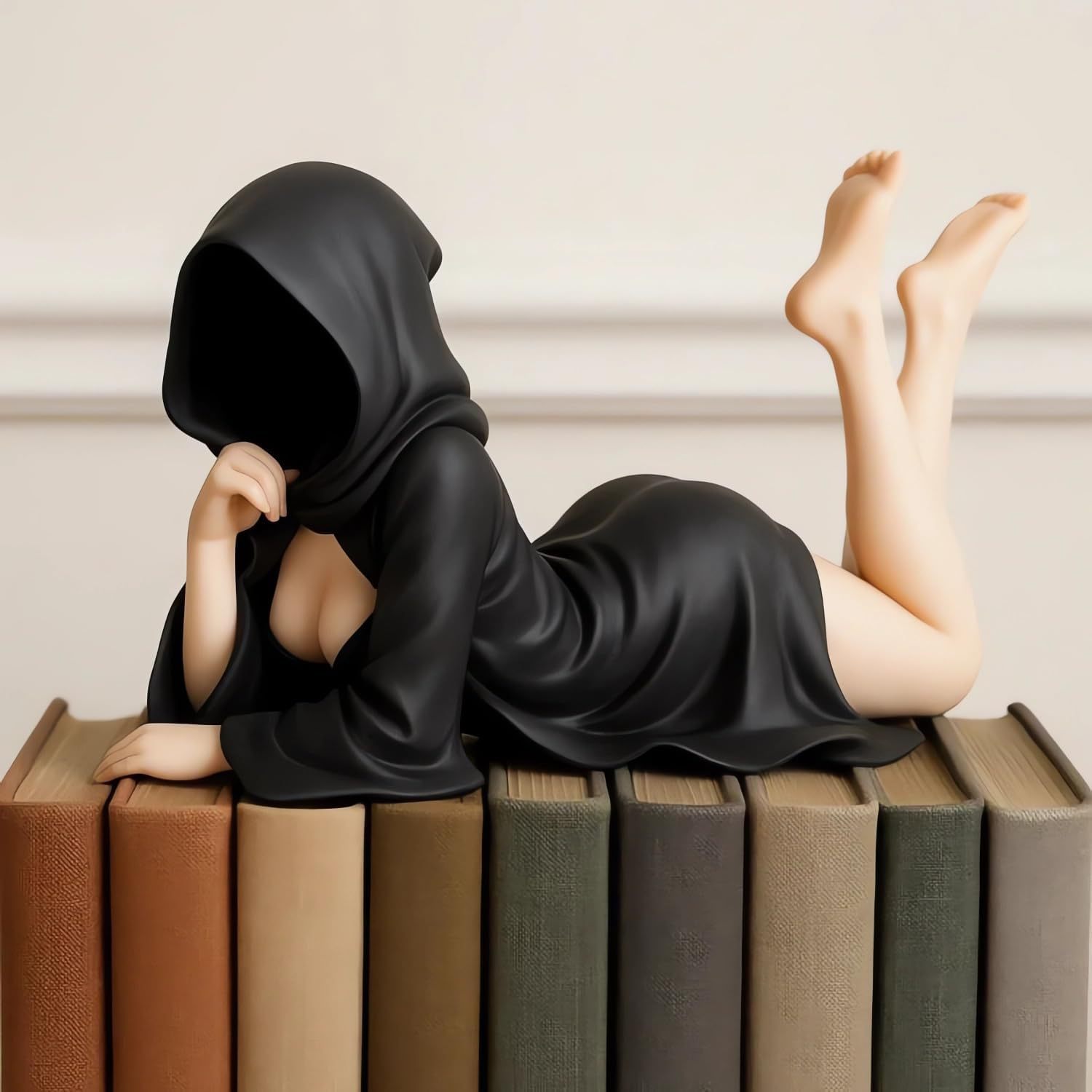 🖤Mysterious Cloak Figurine