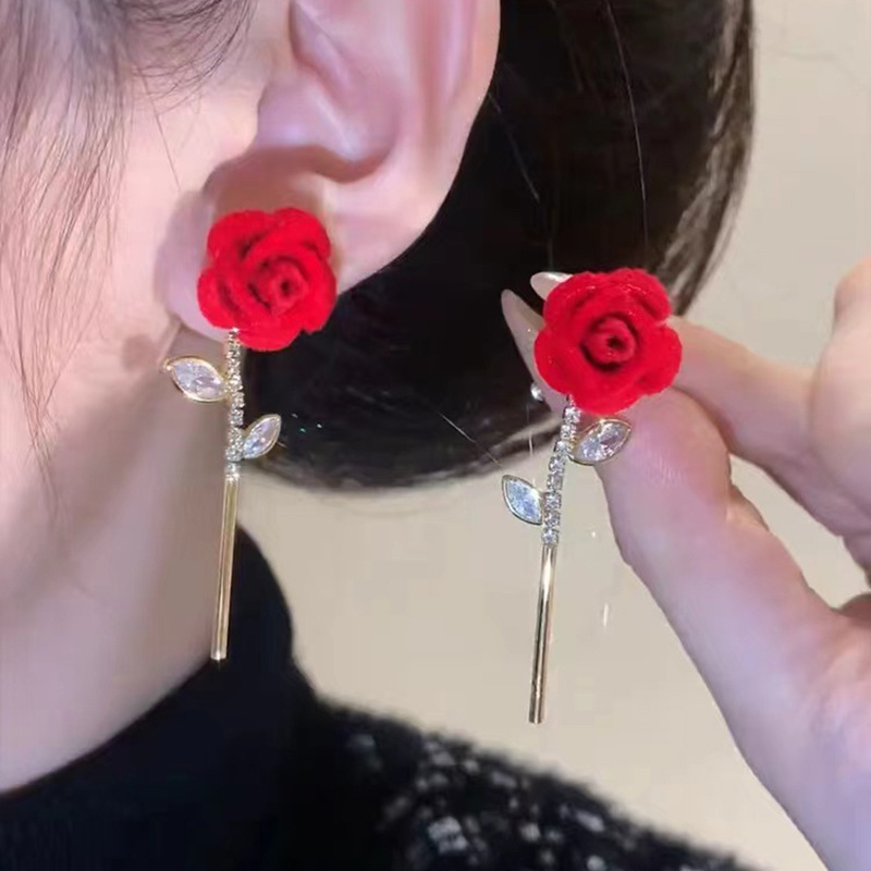 🌹 Velvet Rose Earrings – Romantic & Glamorous Floral Jewelry 🌹