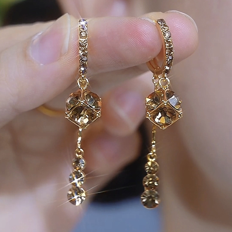  ✨Modern Gorgrous Geometry Earrings - Where Light Meets Motion ✨