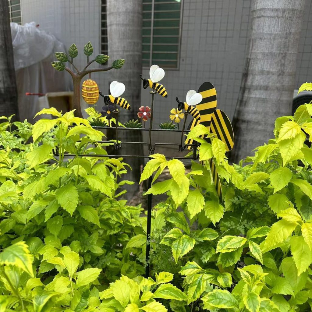 🐝Metal Busy Bees and Hive Propeller-Driven Whirligig