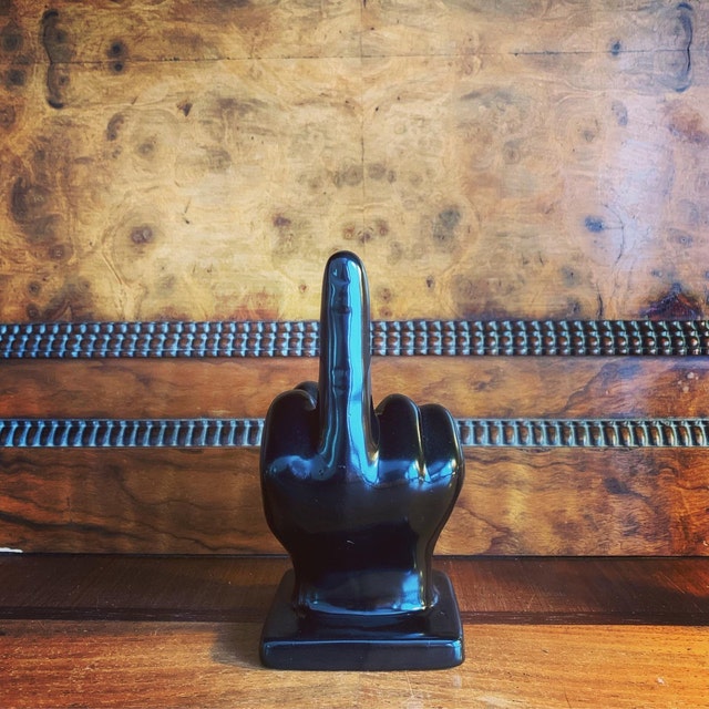 🤣Middle Finger Statue