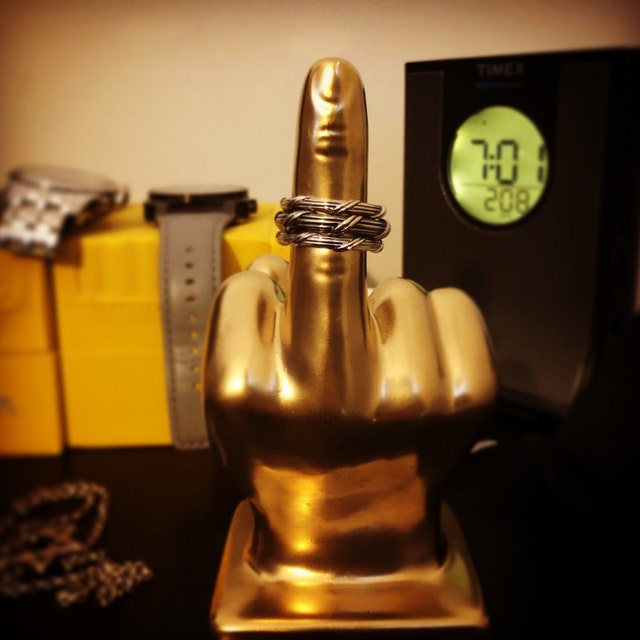 🤣Middle Finger Statue