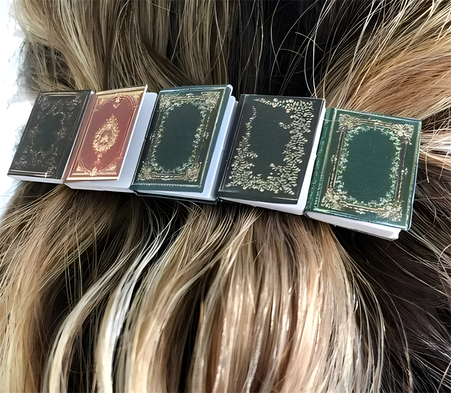 📗📕📔📙Miniature book hair clip