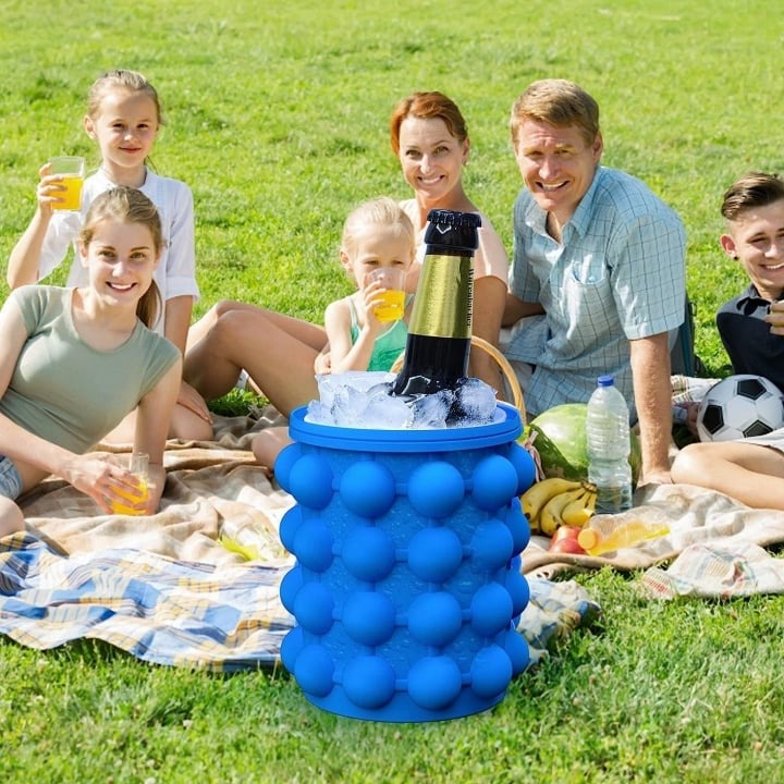 2-IN-1 Silicone Ice Bucket and Ice Cube Mold