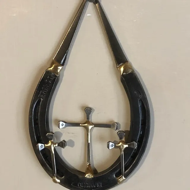 ✝️Horseshoe Nail Cross Wall Decoration
