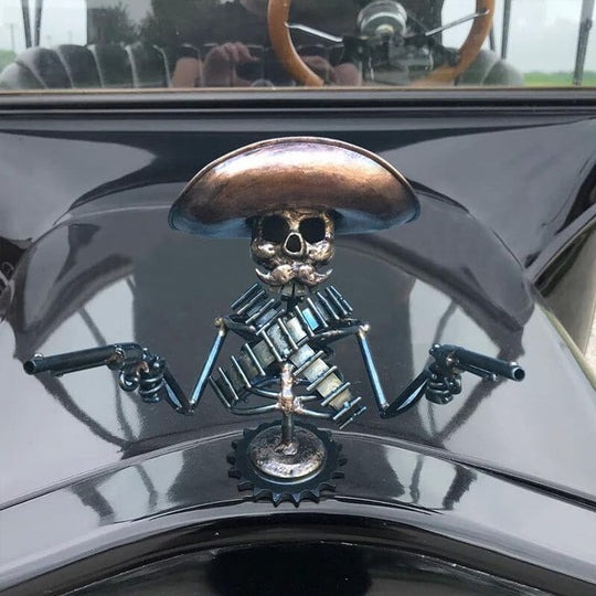 💀Cowboy Skull Gunslinger Hood Ornament