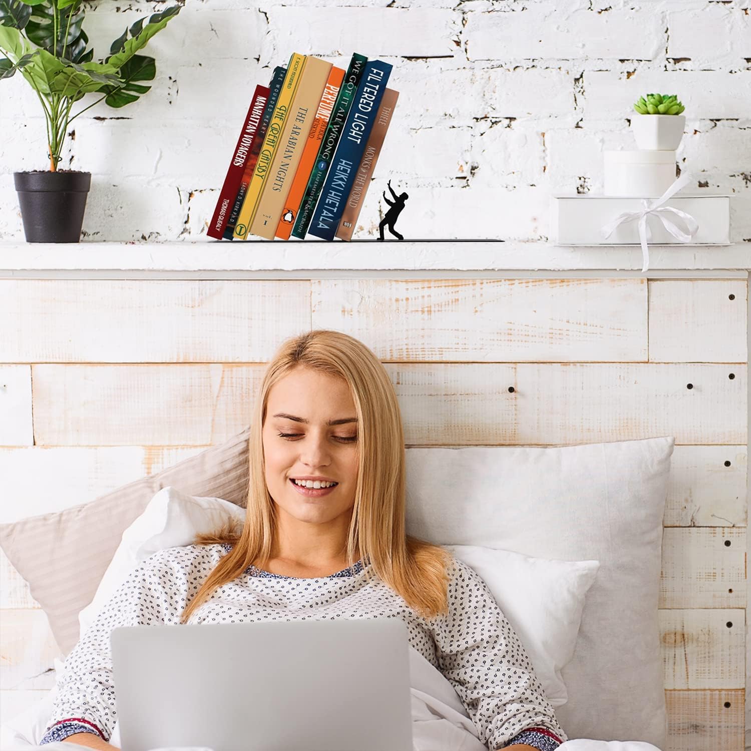 Black Metal Bookend Model